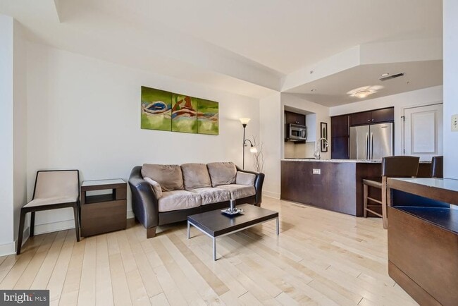 Building Photo - 675 S President St