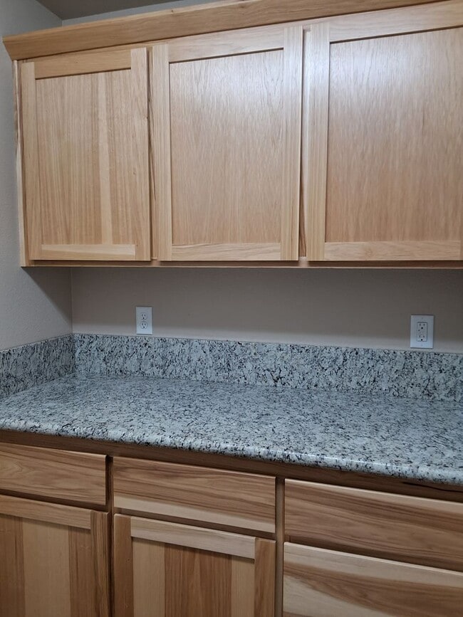 Building Photo - 2204 Estes Rd