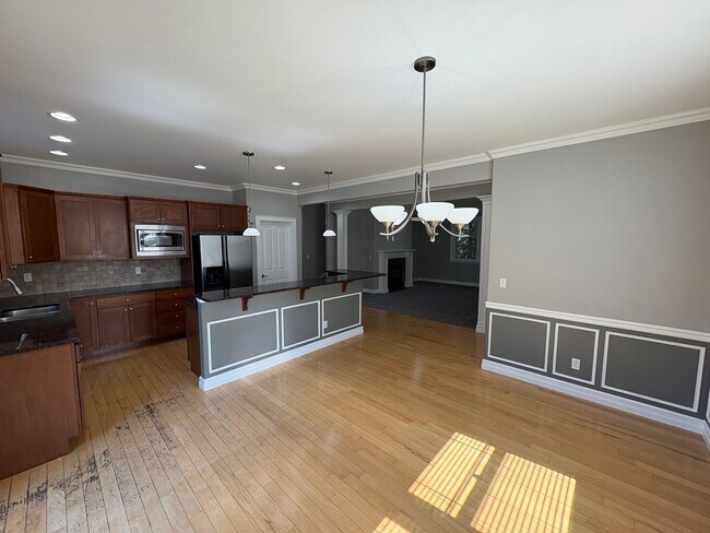 Building Photo - 2504 Fir Crest Blvd