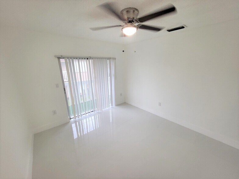 Building Photo - 17160 SW 94th Ave