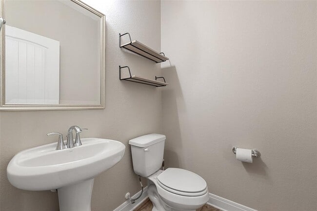 Building Photo - 1709 Stinnett Dr