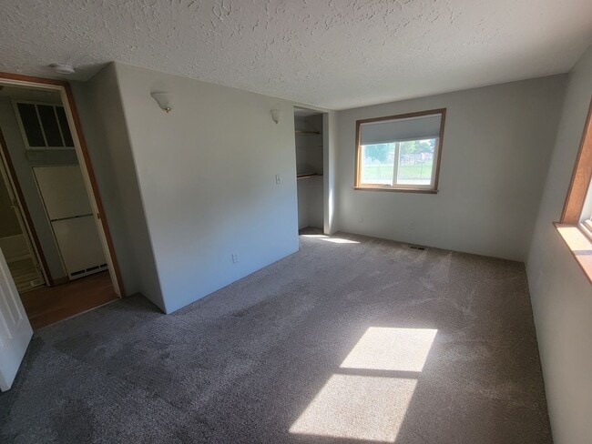 Building Photo - Horse Property with land in Finley/Kennewick