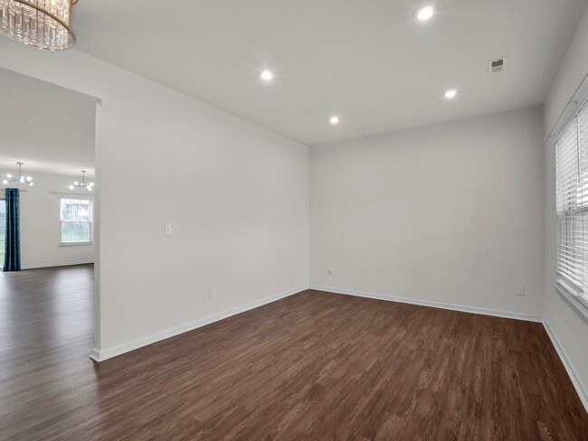 Building Photo - 7023 Waterwheel St SW