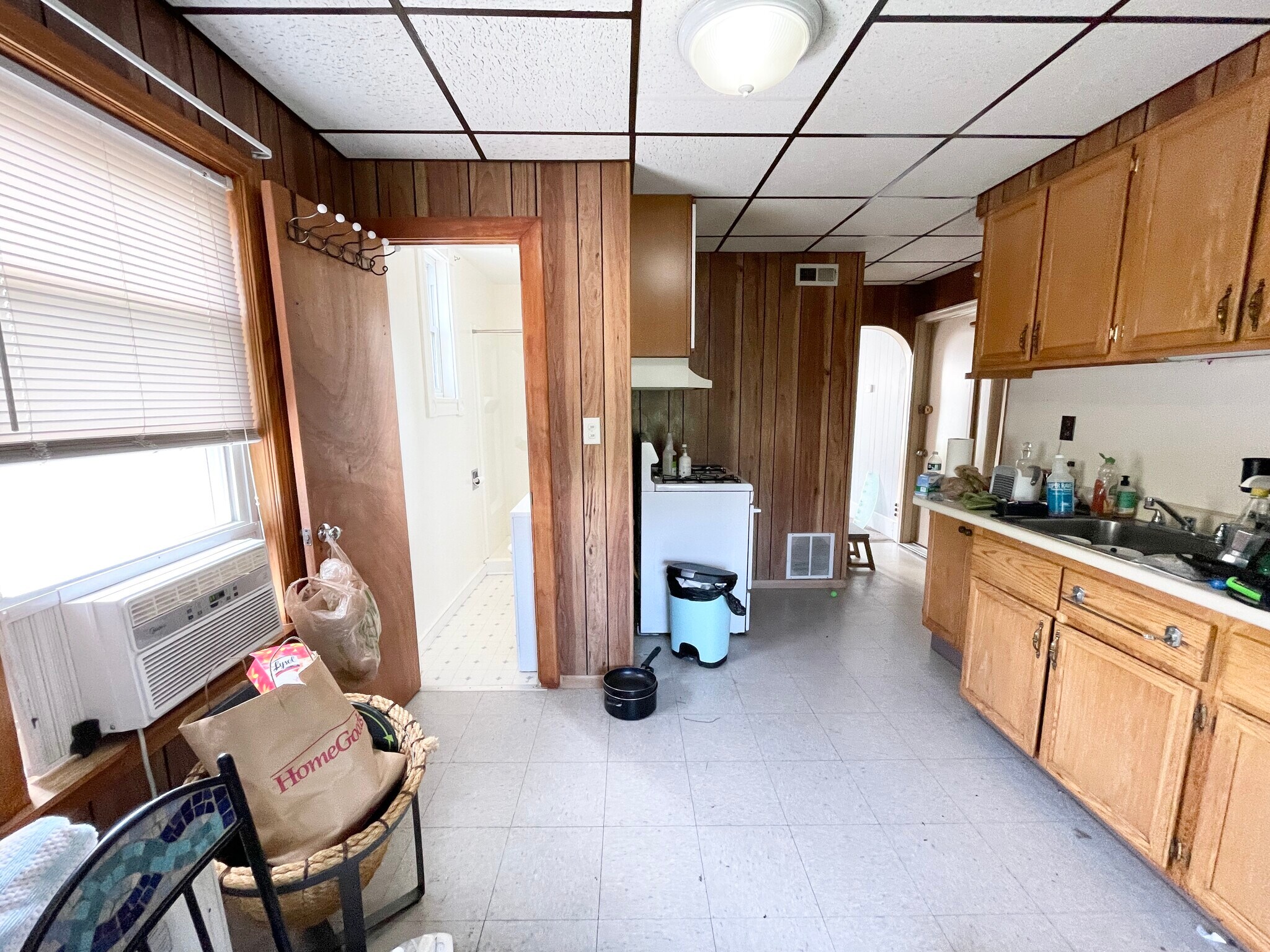 Building Photo - 103 Buttonwood St