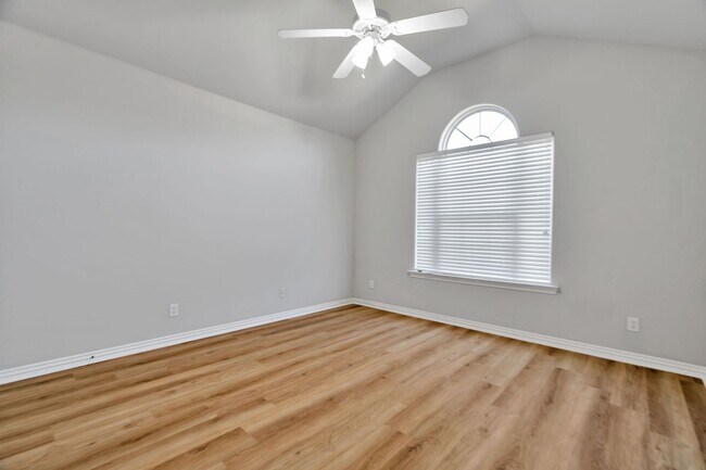Building Photo - 827 Nicholson Ave