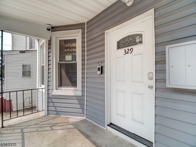 Building Photo - 329 S 19th St