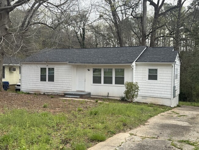 Building Photo - 2300 Carey Dr SE