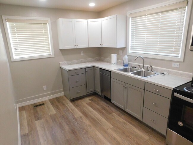 Building Photo - Central Air! Updated 2 Bedroom/1 Bath Rancher - $1,100/$1,650