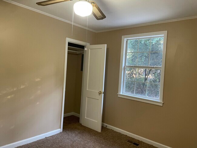 Building Photo - 847 Westover Dr