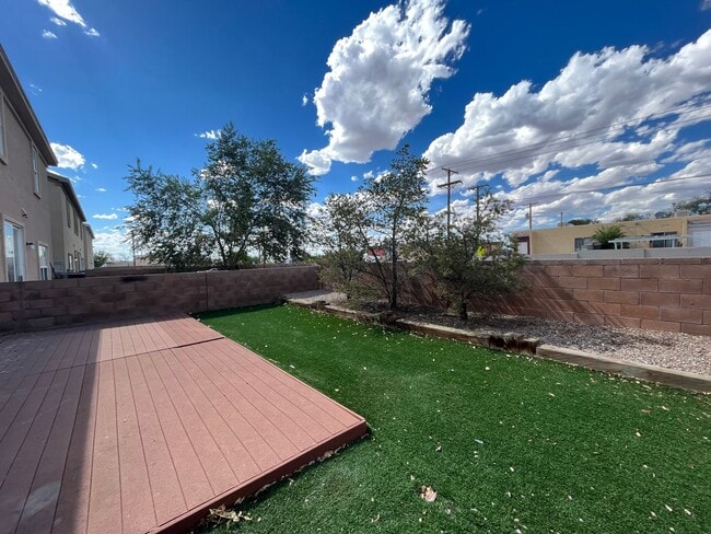 Building Photo - Spacious 3 Bedroom 2.5 Bathroom Home In Victory Hills!