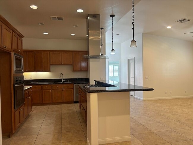 Building Photo - 53540 Avenida Rubio