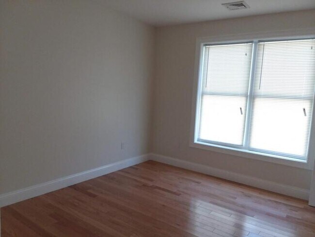 Building Photo - 4 bedroom in Boston MA 02120