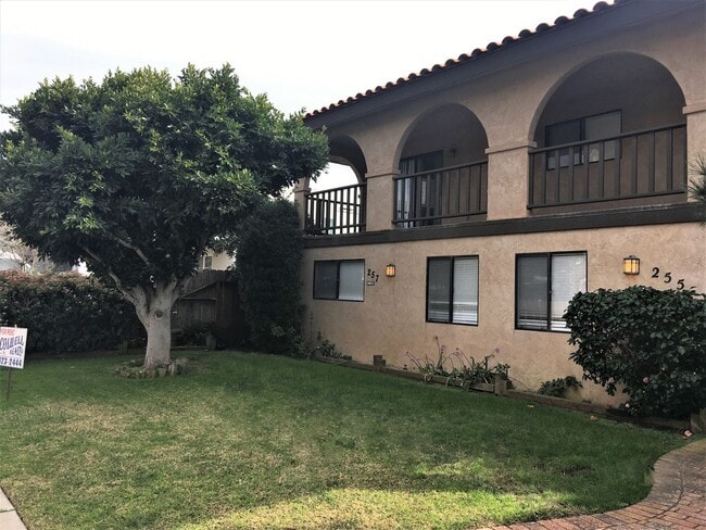 Building Photo - 255-257 Evergreen Ave