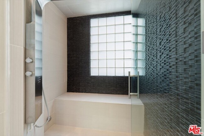 Building Photo - 2029 Mt Olympus Dr