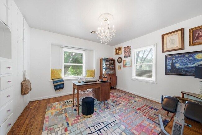 Building Photo - Charming 2-Bedroom, 1-Bath Home in Midtown