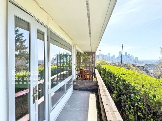 Building Photo - Charming One-Bedroom Condo in a Convenient...