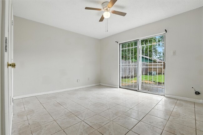 Building Photo - 8611 Valley Ledge Dr