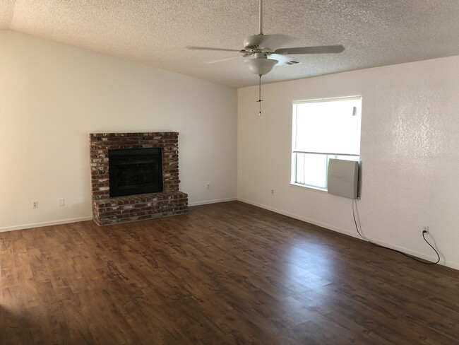 Building Photo - 1715 E Mary Ave