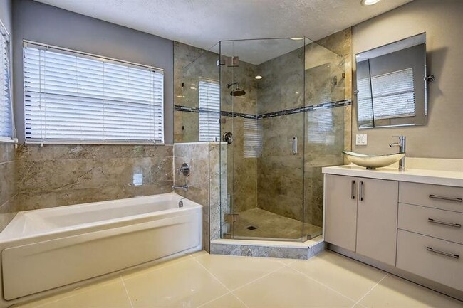 Building Photo - 8201 SW 57th St