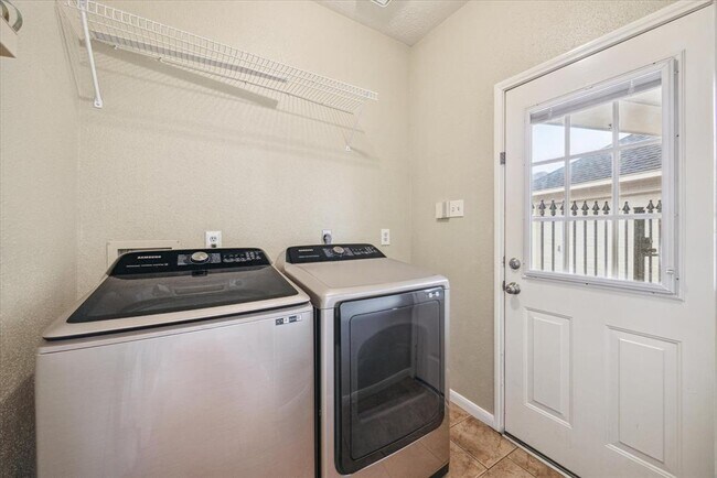 Building Photo - 12714 Orchard Hollow Way
