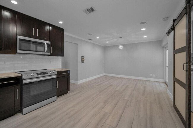 Building Photo - 1502 Cottonwood Terrace