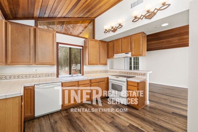 Building Photo - 2931 Myrtle Ln