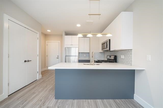 Building Photo - 6119 Broadway