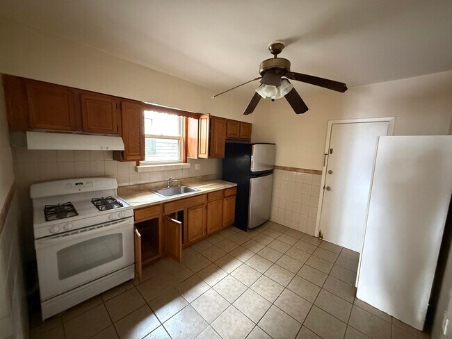 Building Photo - 37 E 49th St