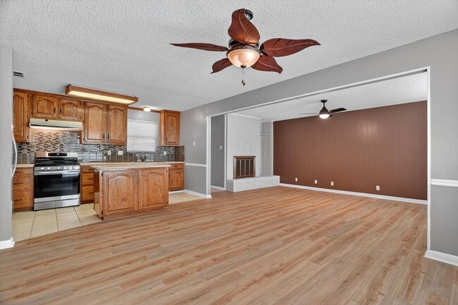 Building Photo - Move-In Ready Gem Near DFW Airport and Major Highways