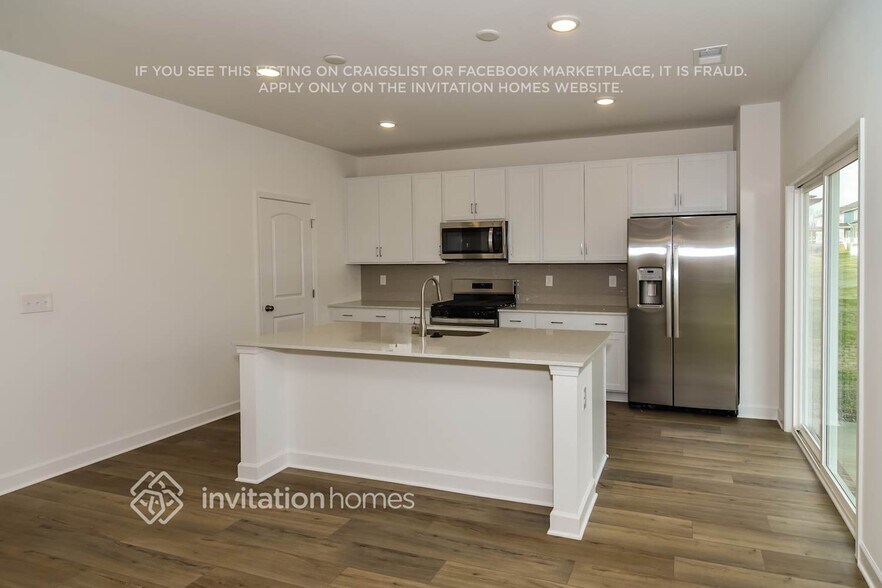 Building Photo - 257 W Millbrook Dr