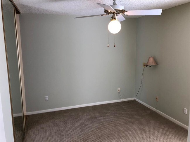 Building Photo - 7655 S Braeswood Blvd