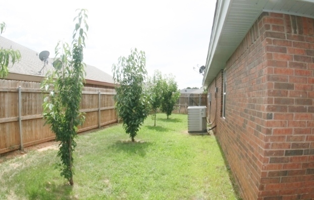 Building Photo - Open Floor Plan,  Fruit Trees, Pets Allowed