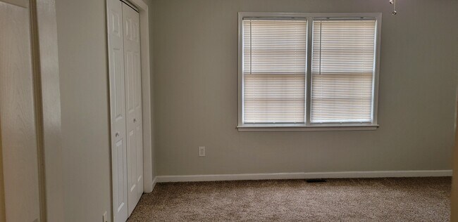 Master bedroom - 4520 Bartow Carver Rd SE