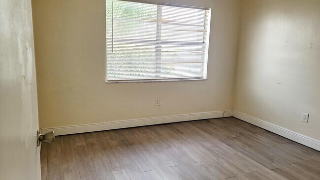 Building Photo - 494 NW 165th St