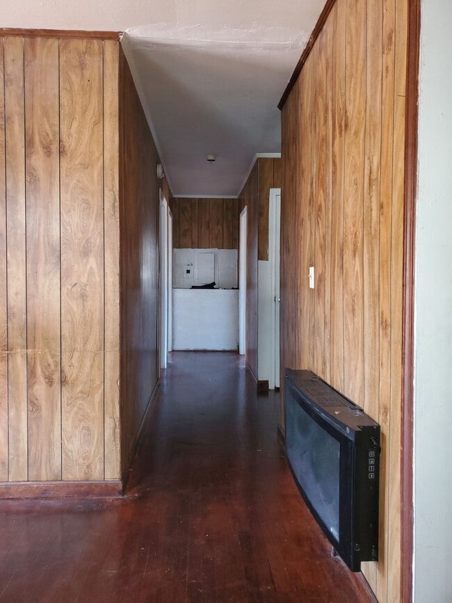 Building Photo - Cozy House