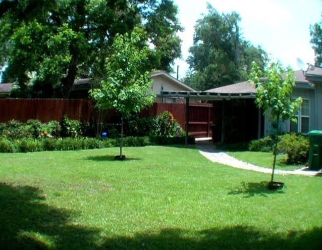 Building Photo - 5903 Nancy Ann St