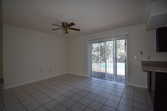 Building Photo - APOPKA: 3 bed/2 bath POOL HOME - AVAILABLE AUGUST 17th!