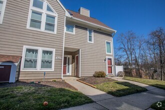 Building Photo - Charming Lower Ground Condo 2 BR/2 BA in E...