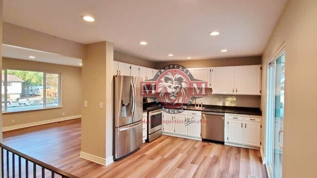 Building Photo - 5 Bd 3 Ba Remodeled Home in Midvale