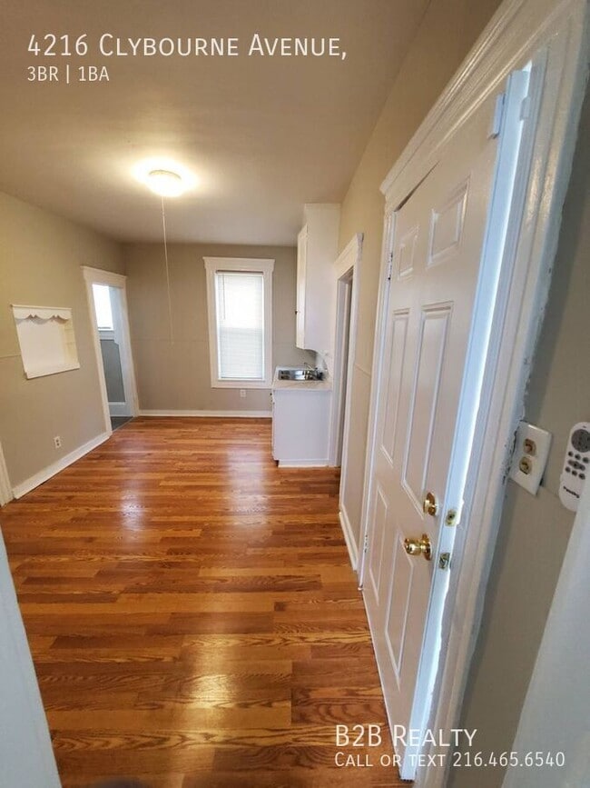 Building Photo - 4216 Clybourne Ave