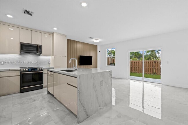 Building Photo - 11853 NW 47th Manor