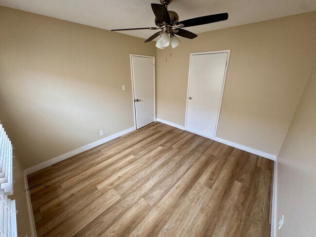Building Photo - 670