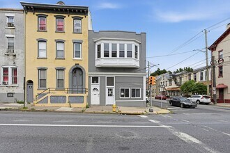 Building Photo - 348 N 6th St