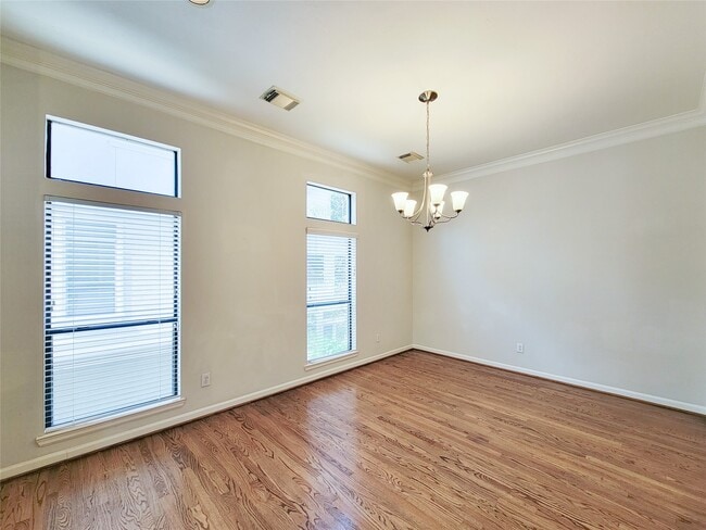 Building Photo - 604 Reinerman St