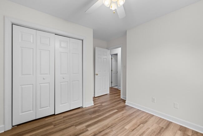 Building Photo - 2723 Sterling Park Dr