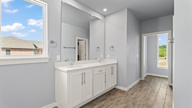 Building Photo - 213 Olde Ml Ct