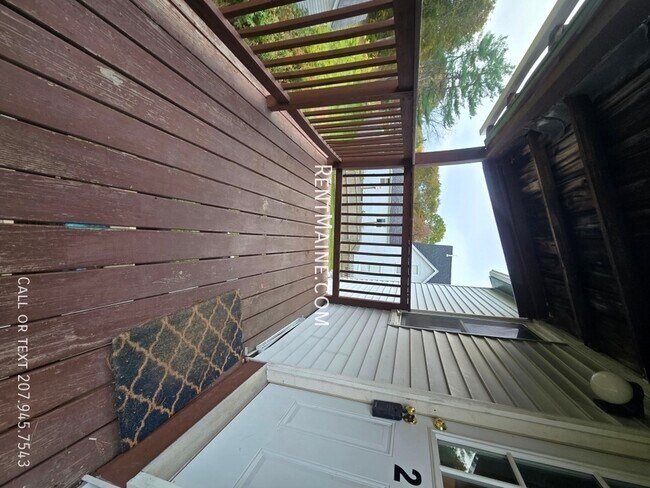 Building Photo - 1237 State St