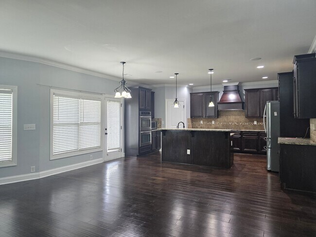 Building Photo - 8809 Crenshaw Dr