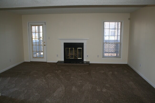 Building Photo - Great Condominium located in East Charlott...