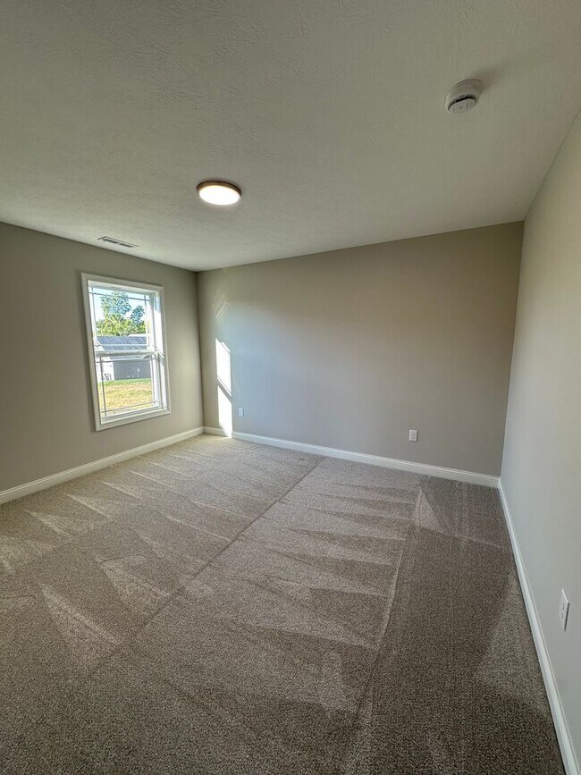 Building Photo - Spacious 4-Bedroom Single-Family Home in W...